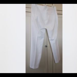 Ladies white ankle slacks. Size L (10).